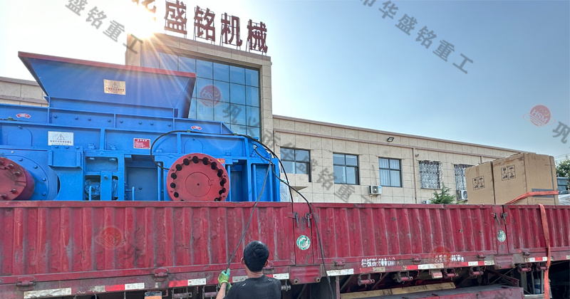 鐵礦石液壓對(duì)輥破碎機(jī)的維護(hù)成本如何？工作原理是什么？