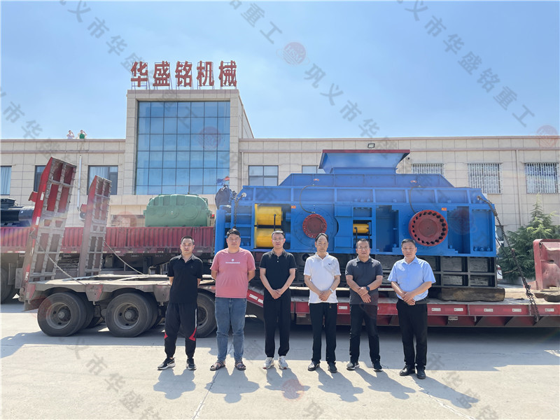 破碎河卵石用什么機(jī)器？能用大型對輥破碎機(jī)嗎？